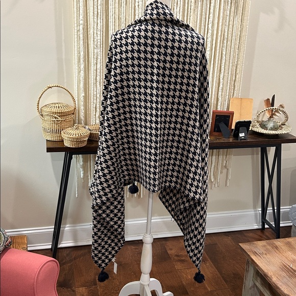 Talbots Large Wrap - Picture 7 of 10